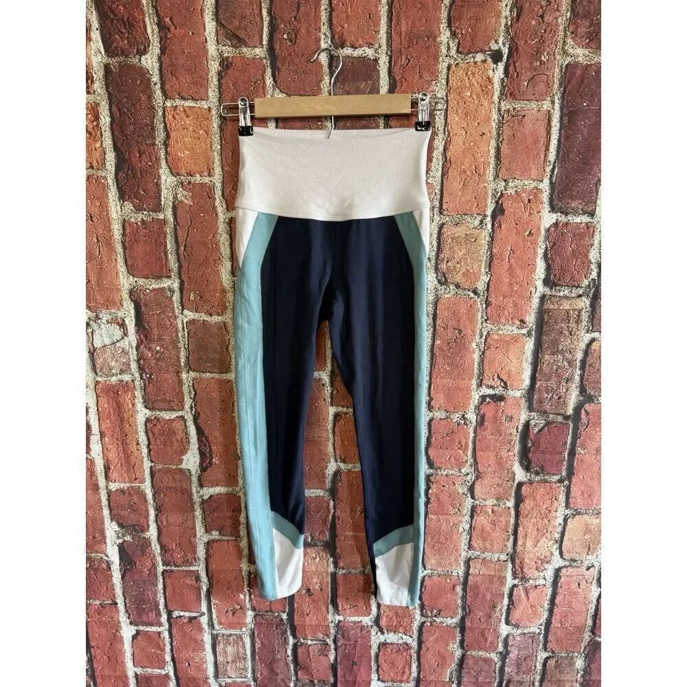 Beyond Yoga Womens Cropped Leggings Pants Athletic Size Small